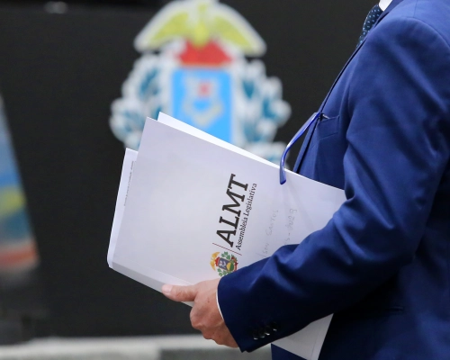 Juiz manda investigar favorecimento de um deputado em licitação
